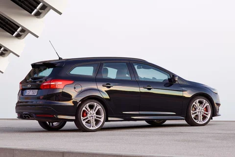 Ford Focus Wagon 2.0 EcoBoost ST-2 2015 view 5
