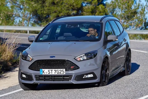 Ford Focus Wagon 2.0 EcoBoost ST-2 2015 view 12