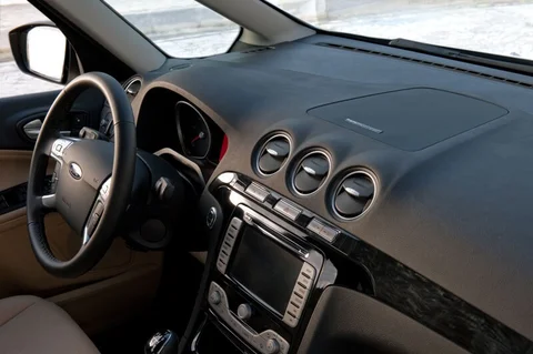 Ford Galaxy 2.0 16v Trend 2010 view 3