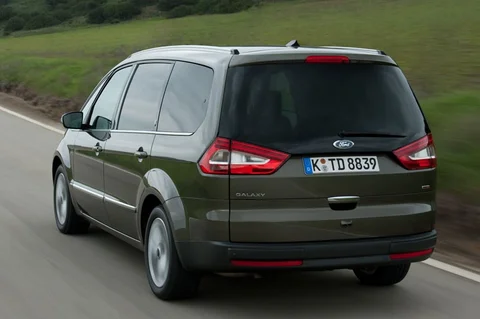 Ford Galaxy 2.0 16v Trend 2010 view 4