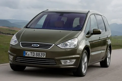 Ford Galaxy 2.0 16v Trend 2010 view 5