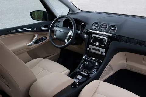 Ford Galaxy 2.0 16v Trend 2010 view 12
