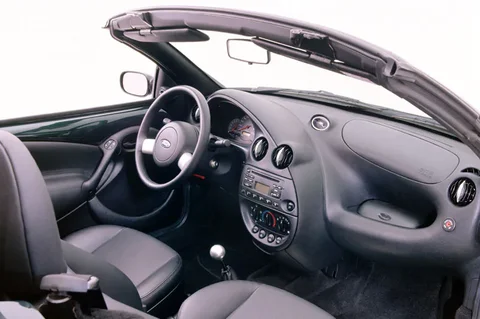 Ford Ka Streetka 1.6 2004 view 9