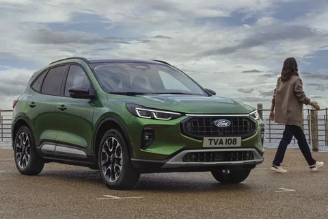 Ford Kuga 2.5 PHEV Active X 2024 view 3