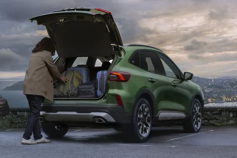 Ford Kuga 2.5 PHEV Active X 2024 view 4