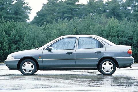 Ford Mondeo 2.0i CLX 1993 view 2
