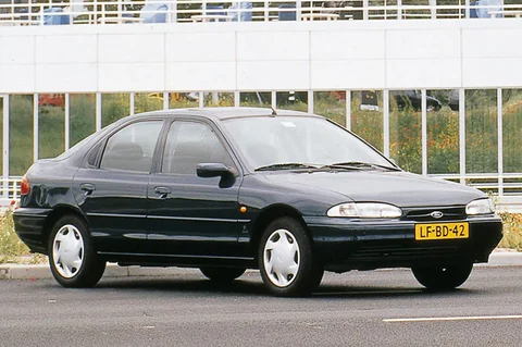 Ford Mondeo 2.0 Si 1993 view 2
