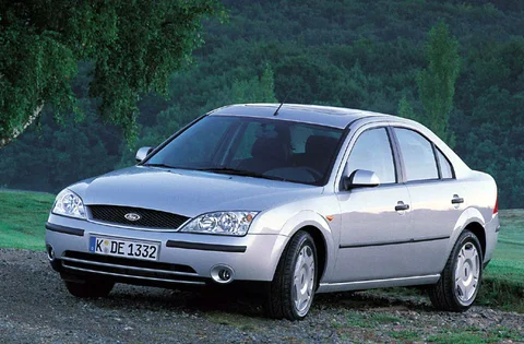Ford Mondeo 2000 front view