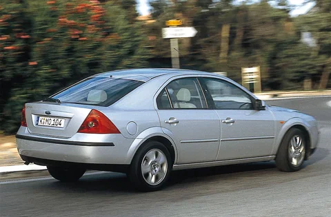 Ford Mondeo 2.0 16V Collection 2001 view 5