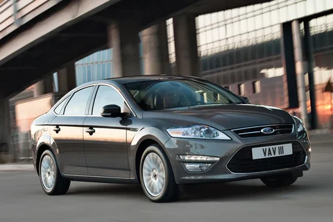 Ford Mondeo 2.0 Titanium 2010 view 3