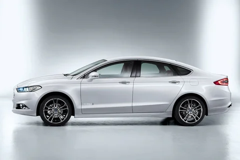 Ford Mondeo HEV Titanium 2014 view 3