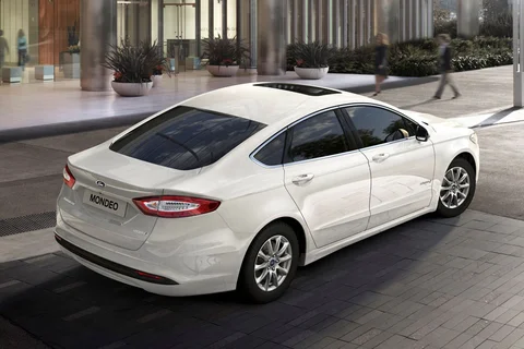 Ford Mondeo HEV Titanium 2014 view 5