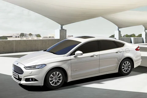 Ford Mondeo HEV Titanium 2014 view 9