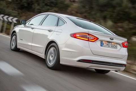 Ford Mondeo HEV Titanium 2014 view 10