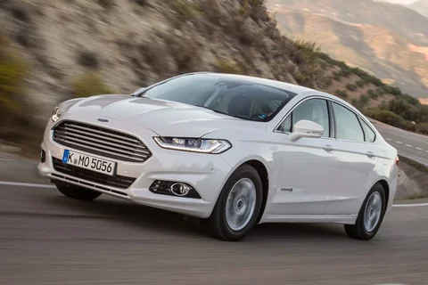 Ford Mondeo HEV Titanium 2014 view 11