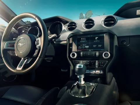 Ford Mustang Fastback GT 5.0 V8 2015 view 2
