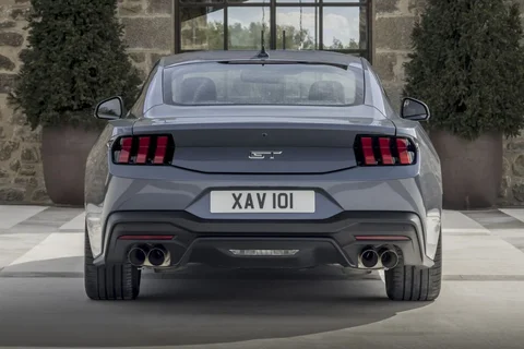Ford Mustang Fastback GT 5.0 V8 2024 view 2
