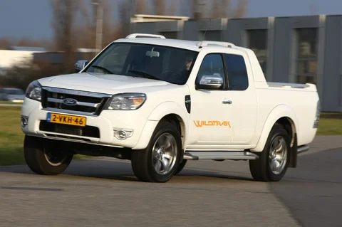 Ford Ranger Double Cab 2.5 TDCi Ambiente 2011 view 4