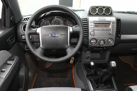 Ford Ranger Double Cab 2.5 TDCi Ambiente 2011 view 5