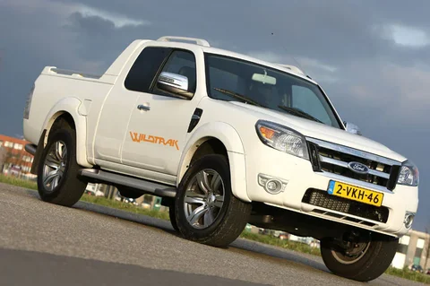 Ford Ranger Double Cab 2.5 TDCi Ambiente 2011 view 6