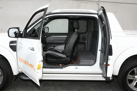 Ford Ranger Double Cab 2.5 TDCi Ambiente 2011 view 7