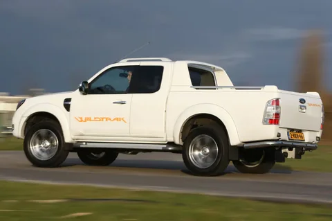 Ford Ranger Double Cab 2.5 TDCi Ambiente 2011 view 8