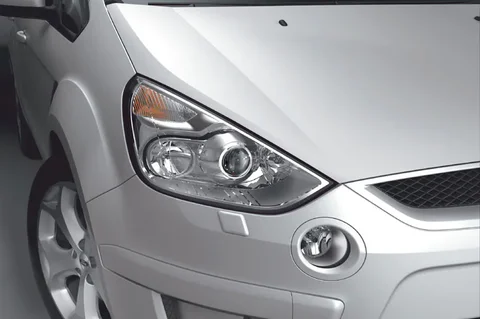 Ford S-MAX 2.0 16v Trend 2009 view 3
