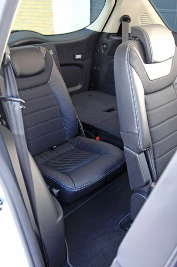 Ford S-MAX 2.0 Trend 2010 view 4