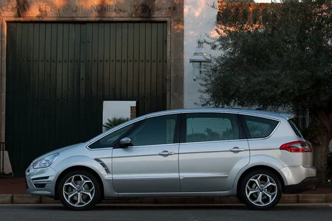 Ford S-MAX 2.0 Trend 2010 view 9
