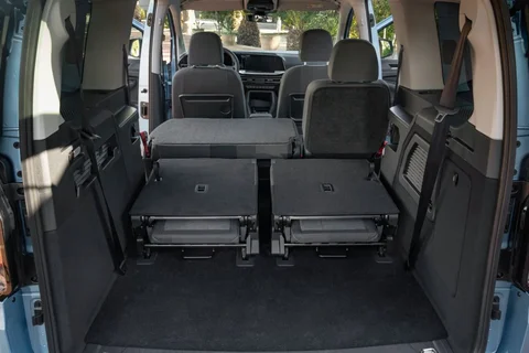 Ford Tourneo Courier 46kWh Titanium 2026 mpv prikaz 3
