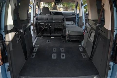 Ford Tourneo Courier 46kWh Titanium 2026 mpv prikaz 4