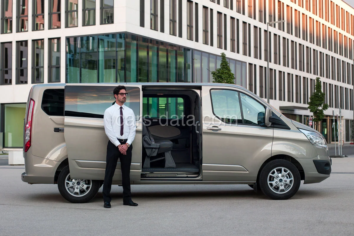 Ford Tourneo Custom L2H1 155hp Titanium 2013 front view