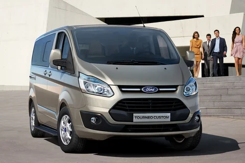 Ford Tourneo Custom L2H1 155hp Titanium 2013 view 3