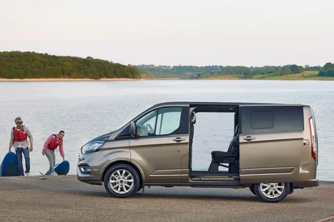 Ford Tourneo Custom L2H1 130hp Titanium 2020 view 2