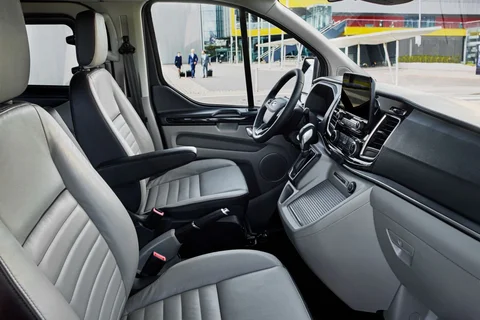 Ford Tourneo Custom L2H1 130hp Titanium 2020 view 3