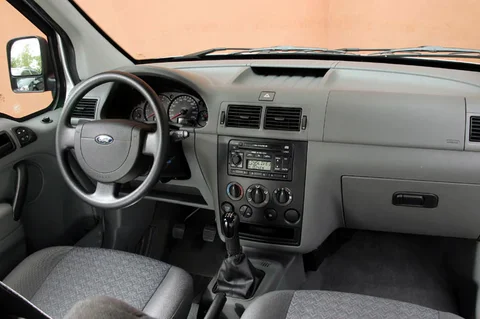Ford Tourneo Connect 1.8 16V SWB 2003 view 5