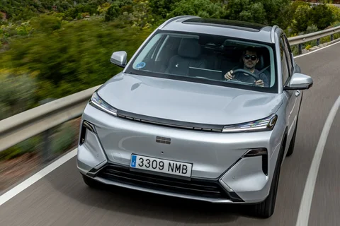 Geely Starray EM-i 1.5 PHEV Max+ 2026 view 2
