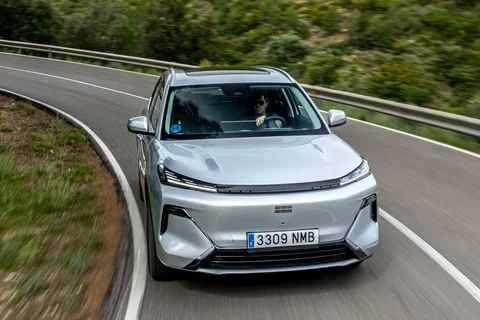 Geely Starray EM-i 1.5 PHEV Max+ 2026 view 4