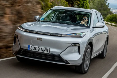 Geely Starray EM-i 1.5 PHEV Max+ 2026 view 5