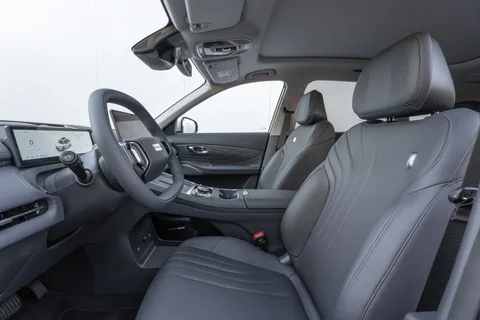 Geely Starray EM-i 1.5 PHEV Max+ 2026 view 6