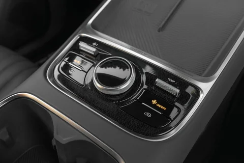 Geely Starray EM-i 1.5 PHEV Max+ 2026 view 8
