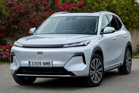 Geely Starray EM-i 1.5 PHEV Max+ 2026 view 9