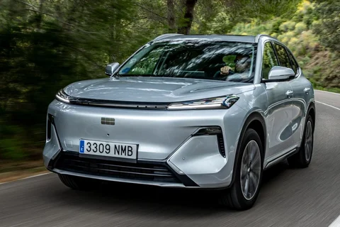 Geely Starray EM-i 1.5 PHEV Max+ 2026 view 11