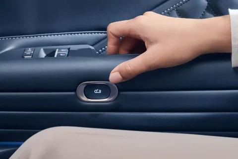 Genesis GV70 Performance AWD Dual Motor Premium 2026 view 9