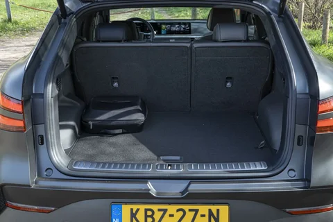 Genesis GV60 Long Range AWD Dual Motor Premium 2026 view 8