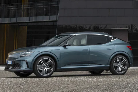 Genesis GV60 Long Range AWD Dual Motor Premium 2026 view 11