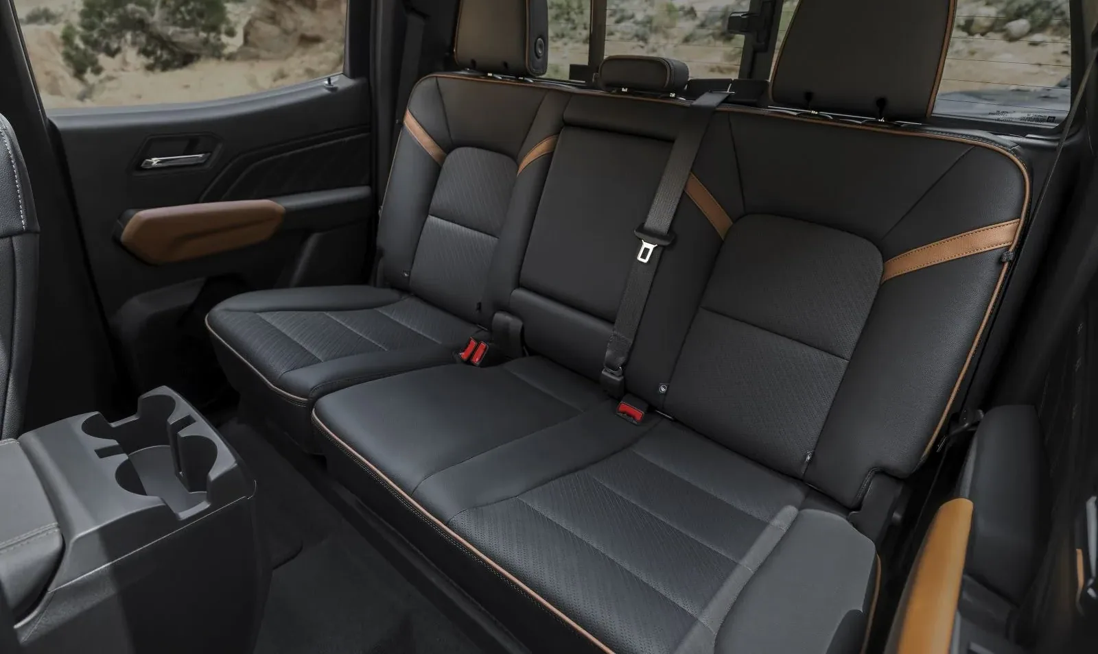 GMC Canyon 2023 — Exterior 1
