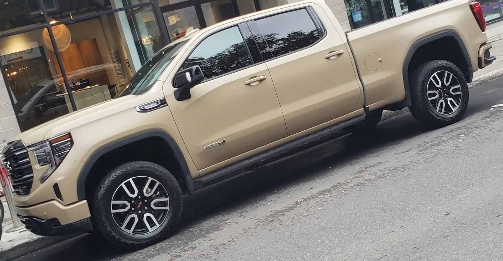 GMC Sierra 1500 Double Cab M/Box 2WD 3.0L 2023 пикап изглед отпред