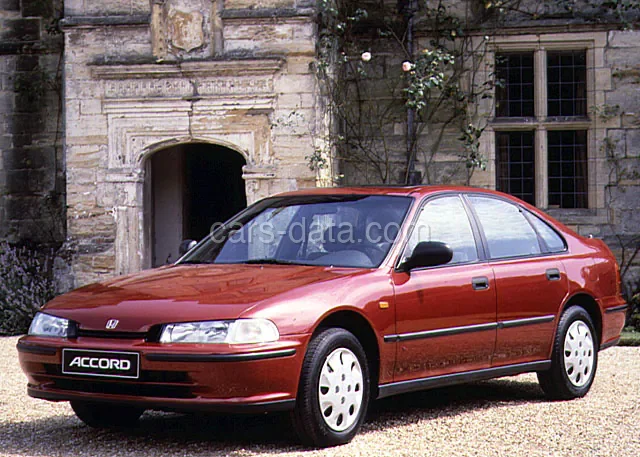 Honda Accord 2.0i S 1993 front view