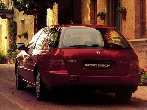 Honda Accord Aerodeck 2.2i EX 1993 view 3